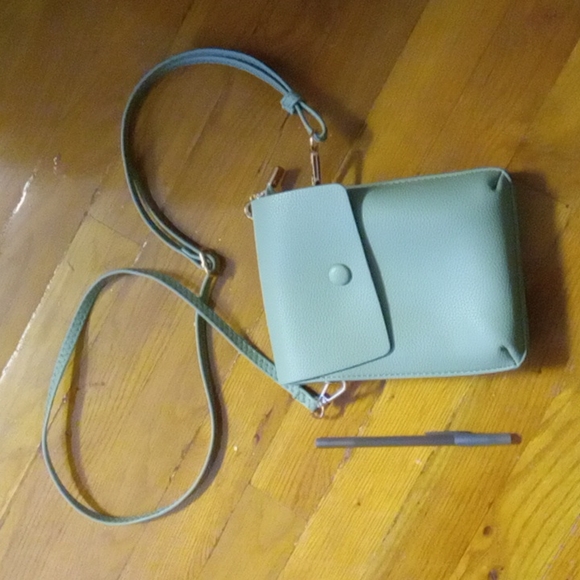 Handbags - *last week - moving sale* NWOT Small Green Crossbody bag 5 for 10